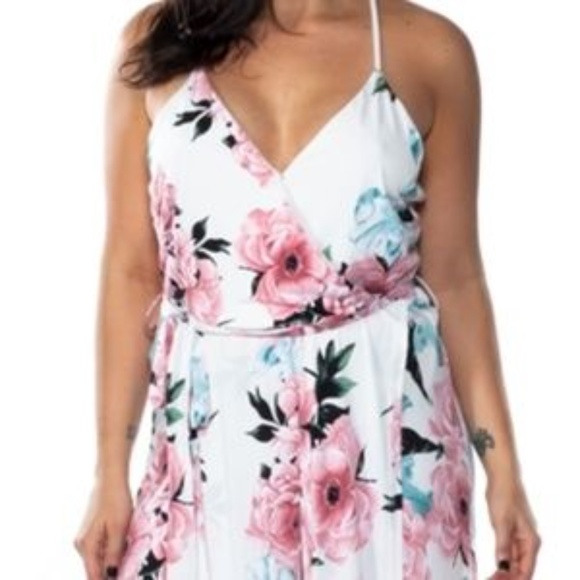 PLUS SIZE GORGEOUS FLORAL JUMPSUIT! - Picture 3 of 3